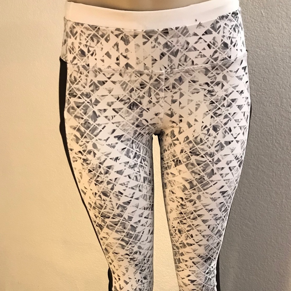 Lululemon Speed II Luxtreme Black & White Tight
